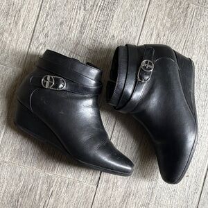 Giani Bernini Black Leather Ankle Wedge Memory Foam Boots with Buckle Strap